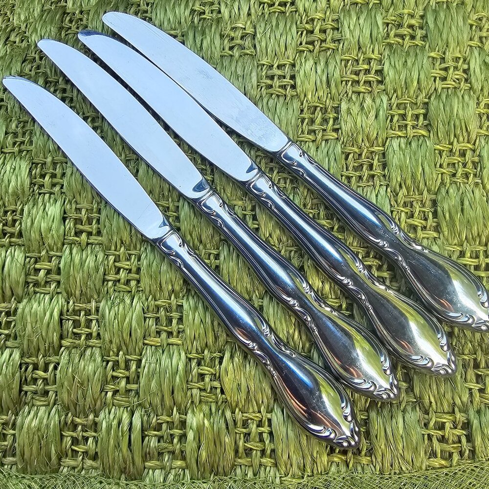 4 Oneida Strathmore Dinner Knives 9"  stainless scrolls classic romantic timeles - Picture 5 of 5